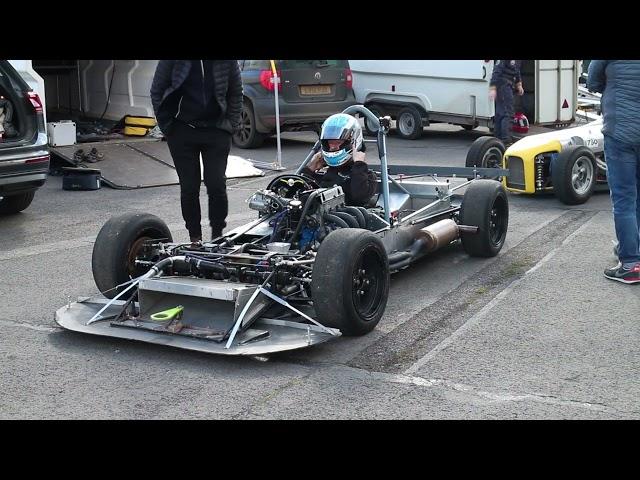 Historic 750 Formula, Practice day Bicester