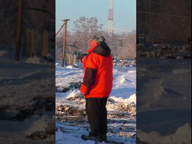 Почему в Сибирской деревне зимой по снегу местные жители глубинки возят в фляге воду увидел #баженит