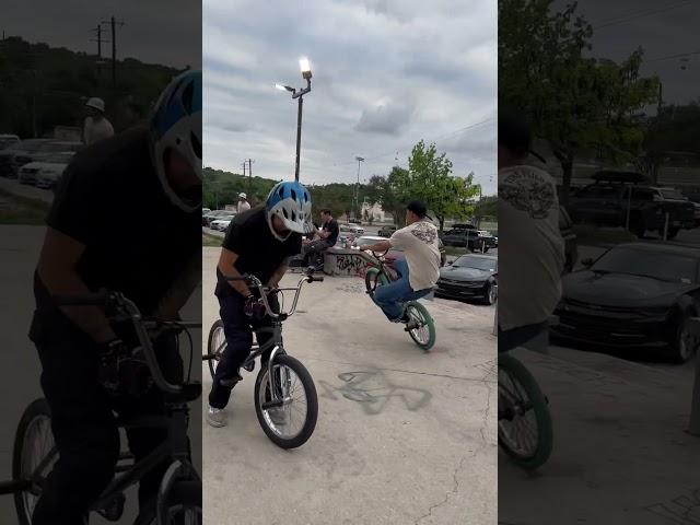 Barspin to manual to Tailwhip #rideordie #bmxpro #viral #bmxbike