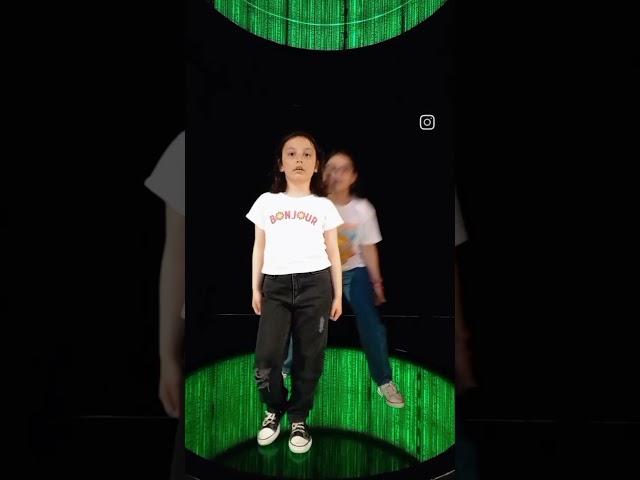 Dancing Kids in Matrix Tunnel! #ÇifteŞekerlerTV #Shorts