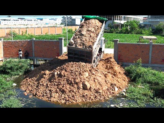 Total Video Excellent Process Komats'u Bulldozer Push Soil Near The Fence In Construction Site