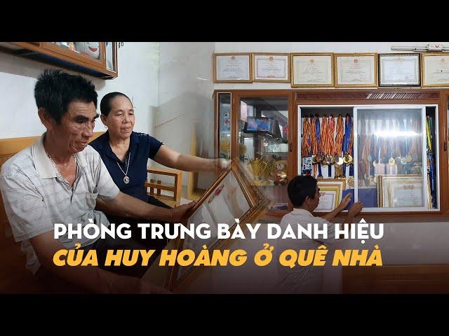 'Rái cá' Nguyễn Huy Hoàng từ lời kể của cha: Tuổi thơ bơi dọc sông Gianh cào hến