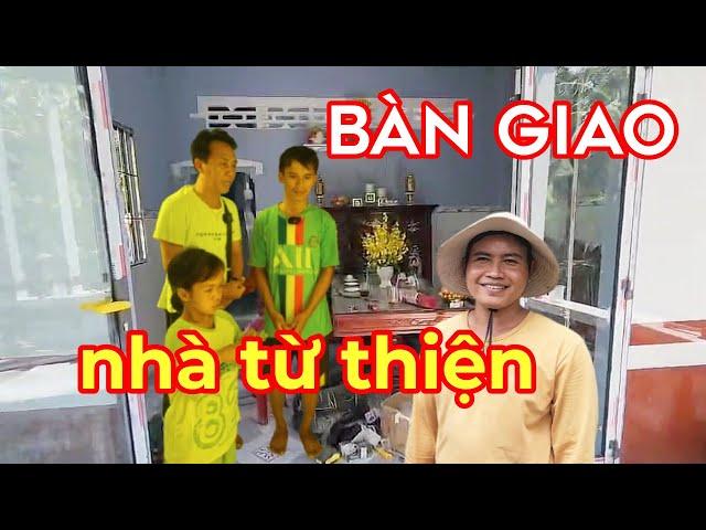 Chính thức bàn giao căn nhà từ thiện cho vợ chồng em Hận nàng Lùn bán khóm  .