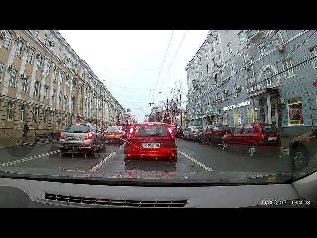 В Воронеже на видео попало самое нелепое ДТП