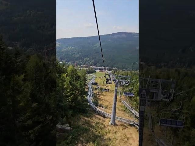 Und fahrt nach unten, der gefällt mir fast besser als nach oben, echt megaschön.  #czech #berge