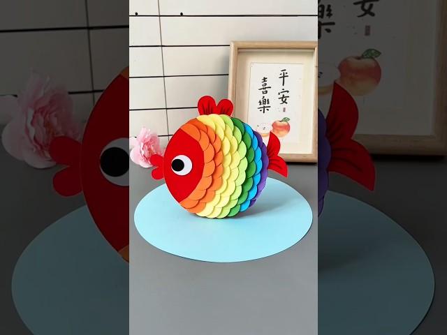 The rainbow swinging fish can be made by cutting circles. It is simple and fun. Let's make it with