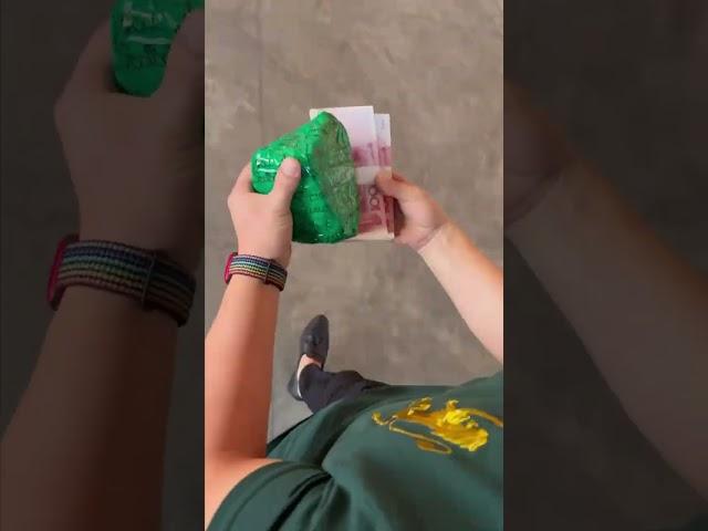 翡翠珠寶 | 100塊錢買的石頭能切出來帝王綠嗎？ #翡翠珠寶 #緬甸翡翠 #翡翠直播 #翡翠 #珠寶首飾