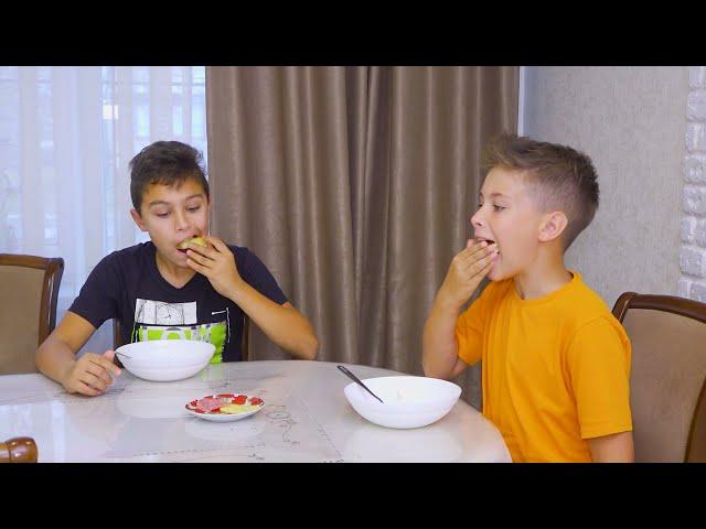 ИГРА В КАЛЬМАРА В СЕМЬЕ 24 часа челлендж Кого первым ПОЙМАЕТ мама - ПРОИГРАЛ !!! Fast Sergey
