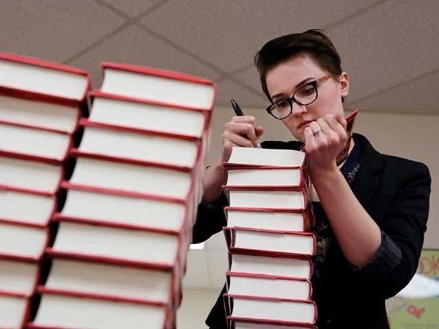 Veronica Roth book signing