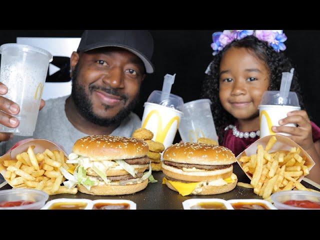 EATING MCDONALDS WITH MY DAUGHTER. MUKBANG (EATINGSHOW) TCEATS