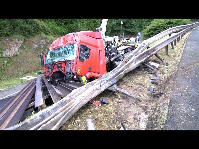 40 Dangerous Fastest IDIOTS Truck Driving Skills | Best of Excavator, Truck & Car FAIL Compilation