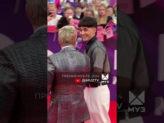 Amirchik на красной дорожке Премии МУЗ-ТВ! Неожиданное признанием: оказывается, у него уже есть жена