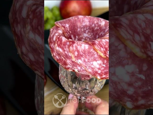 Розочка из колбасы на праздничный стол. МЯСНАЯ НАРЕЗКА #shorts #рецепт #нарезка #колбаса