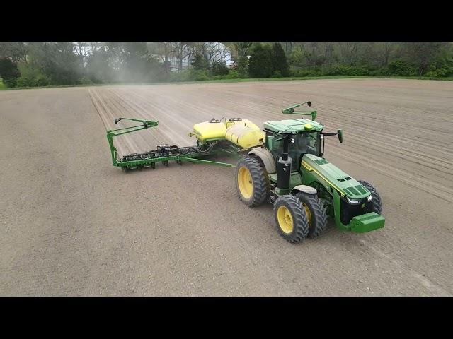 2022 John Deere 8R Planting Corn