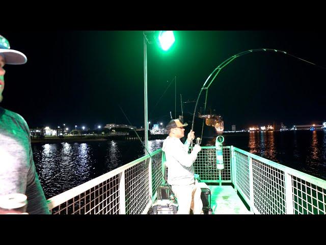 This is why everyone wants to fish the Texas A&M Galveston Fishing Pier (S7 E23)