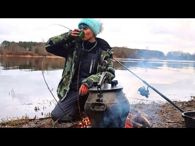 FEEDER at the foot of the HILL. Winter fishing on the river WESTERN DVINA with an overnight stay.