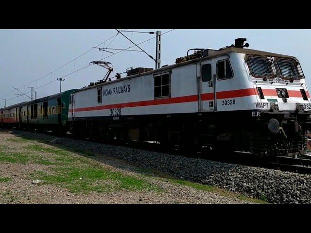 Crazy Accelation Of 22310 NJP HWH AC SF EXPRESS Powered By Howrah Wap 7 30328