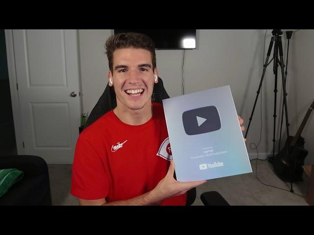 UNBOXING MY SILVER PLAY BUTTON!