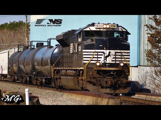 SD70ACe Throttles Up After Roll By On A Giant Manifest