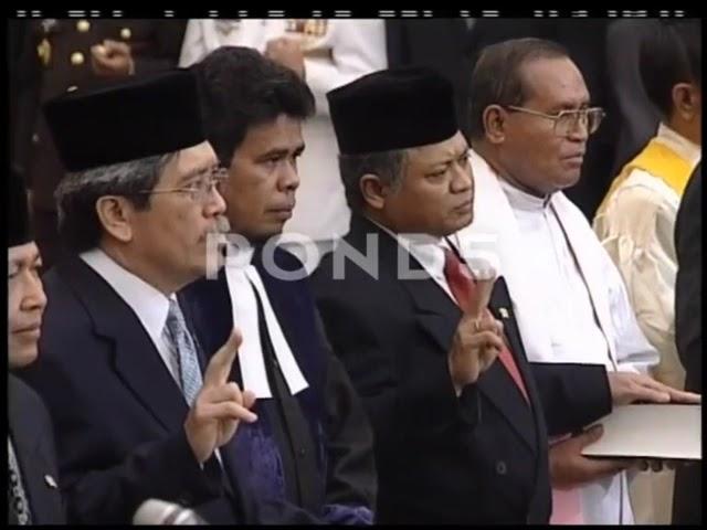 Megawati Melantik SBY, JK, Yusril, Hatta Rajasa, Dll Sebagai Kabinetnya (Jakarta 10 Agustus 2001)