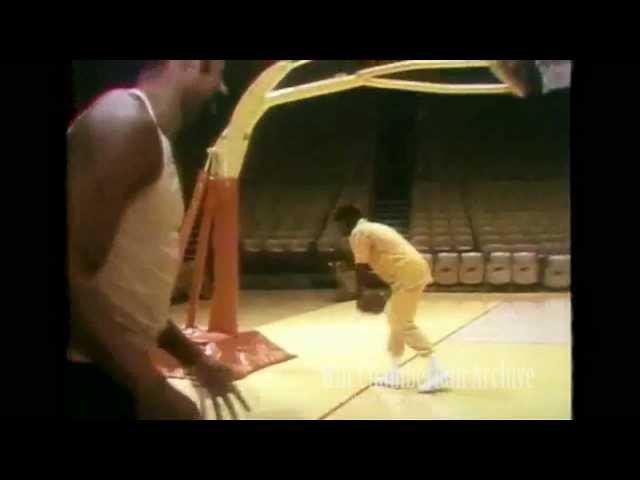 Wilt Chamberlain swishes four 3-point range hook shots in a row!