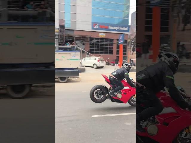 Ducati V4s Rolling Stoppie Kochi Kerala India Superbike SlowMo