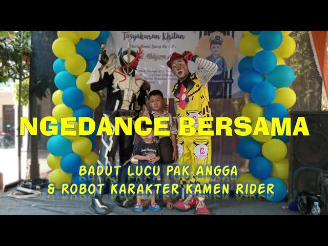 Penampilan Badut Lucu Pak Angga : Ngedance bareng robot karakter kamen rider siber