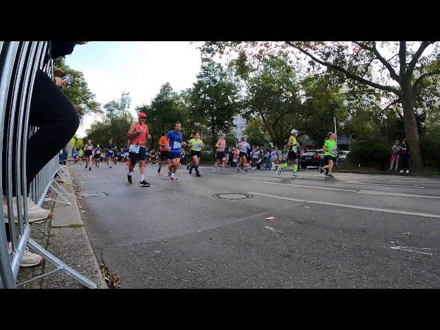 Encouraging Runners at BMW Berlin Marathon 2023 - Live from KM 19!