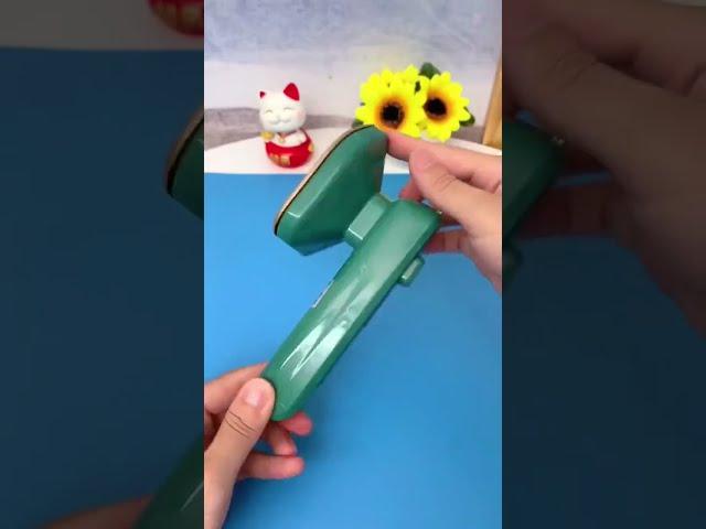 Portable Handheld Iron,  Mini Handheld Steamer Iron for Clothes
