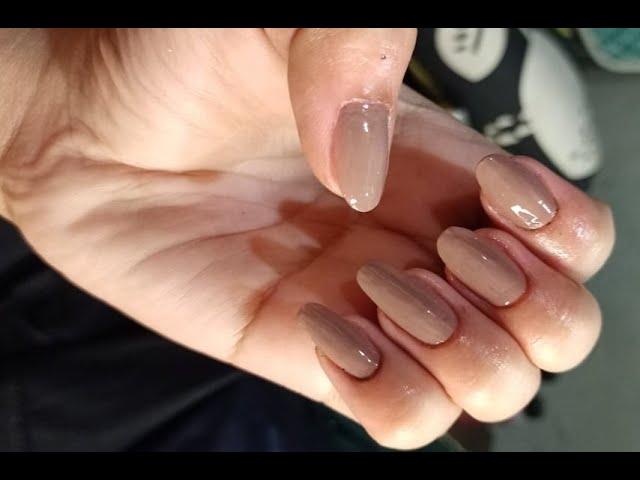 beige nails