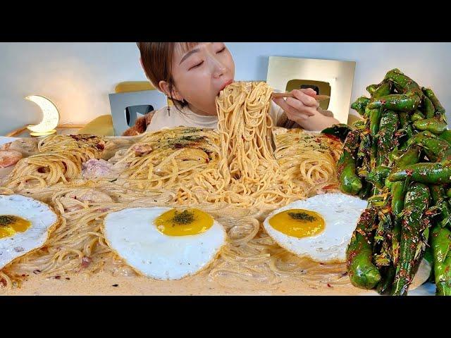 ASMR 간단하게 꾸덕꾸덕 크림파스타 고추김치 후식은 새우버거 리얼먹방 :) Cream pasta, red pepper kimchi, shrimp hamburger MUKBANG