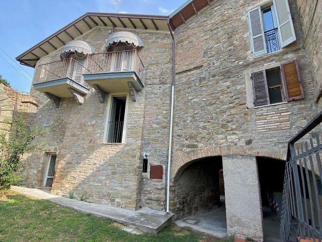 CD1007 Elegant castle house in the hills between Perugia and Assisi