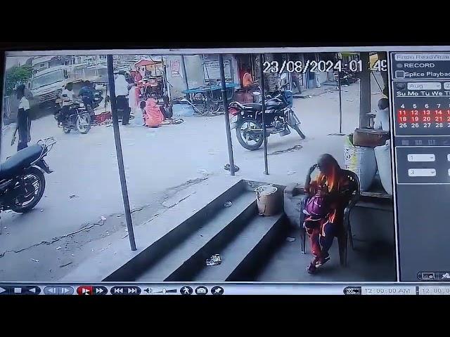 जरवल रोड में हुए बेकाबू ट्रक हादसे की cctv फुटेज ।  चंद सेकंड में क्या से क्या हो गया 