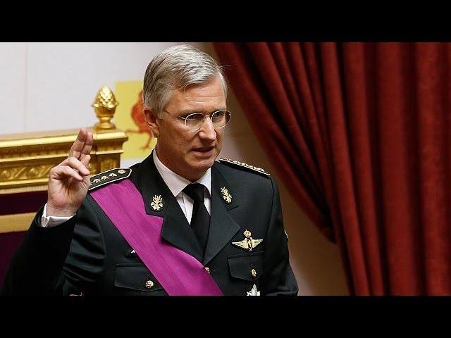 Belgium: New King Philippe pays homage to father Albert II