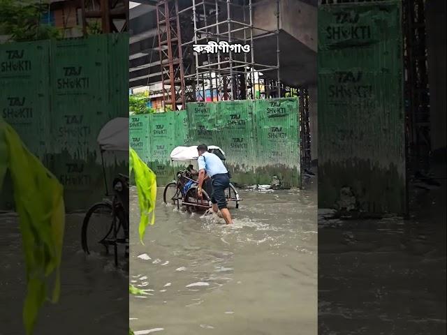 A kind-hearted traffic Police officer from Assam.He Should be awarded.