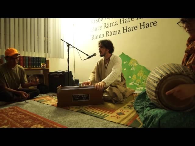 Kirtan with Vraja Kishor Prabhu at Mantra House LA 5/26/16