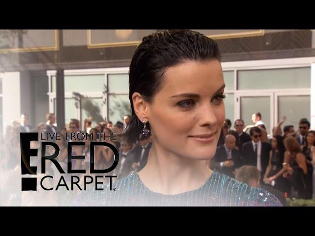 Jaimie Alexander Hypes "Blindspot" at 2015 Emmys | Live at the Red Carpet | E! News