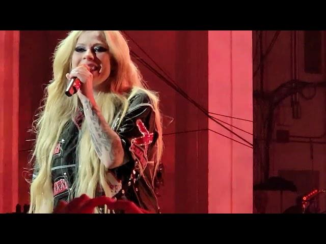 Avril Lavigne - Love It When You Hate Me - Live PNC