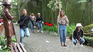 Momen Gila dengan tiga sahabat,,, Human statue prank