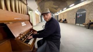 Found a Secret Pipe Organ in London! | Vinheteiro |