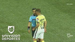 Pablo Aguilar le da un cabezazo al árbitro al término del Xolos vs América