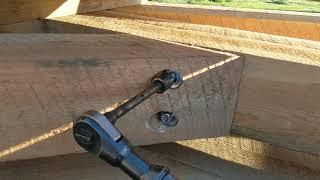 Knee Braces Driving Lag Bolts  #timberframe #woodworking