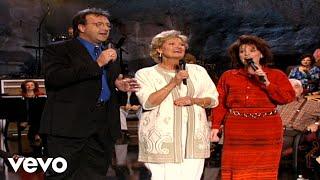 Bill & Gloria Gaither - Bigger Than Any Mountain [Live] ft. Stephen Hill, Ann Downing, Amy Lambert