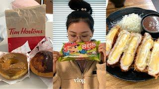 [VLOG] 직장인 브이로그 | 퇴근 후 팀홀튼| 치돈에 냉모밀 뿌시고 꿔바로우 달리는 하루 | 주말 공복운동 후 대청소 | 김치콩나물에 양꼬치 | 의식의흐름 먹방 | 홈런볼️