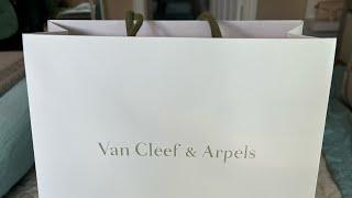 VAN CLEEF HOLIDAY PENDANT 2024 UNBOXING VCA