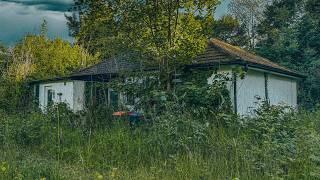 THE PARANORMAL ACTIVITY CAPTURED IN THIS ABANDONED HOUSE IS TERRIFYING