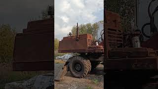 при помощи этого экскаватора будем копать пруд.