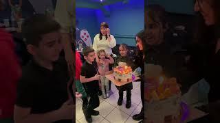 Очень красивый торт на Дне рождении!