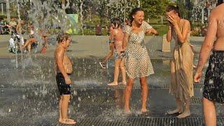 Fountain, girls, summer joys and wet dresses! / Фонтан, девушки, летние радости и мокрые платья!