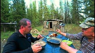 Уехали в старенькую избушку. Рыба рвёт снасти. Рыбалка на севере.